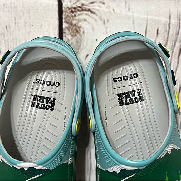 Crocs x South Park Classic Clog with 8 character Jibbitz size 7 Womens NIb - Picture 4 of 12